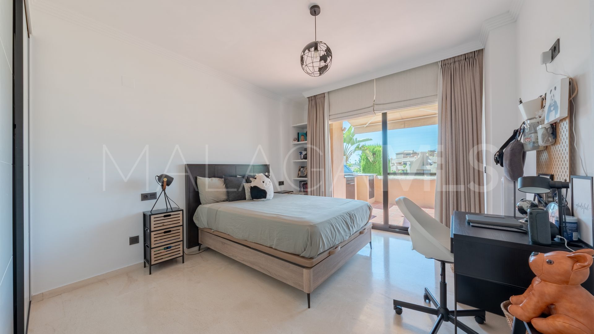 For sale duplex penthouse in Estepona East with 3 bedrooms