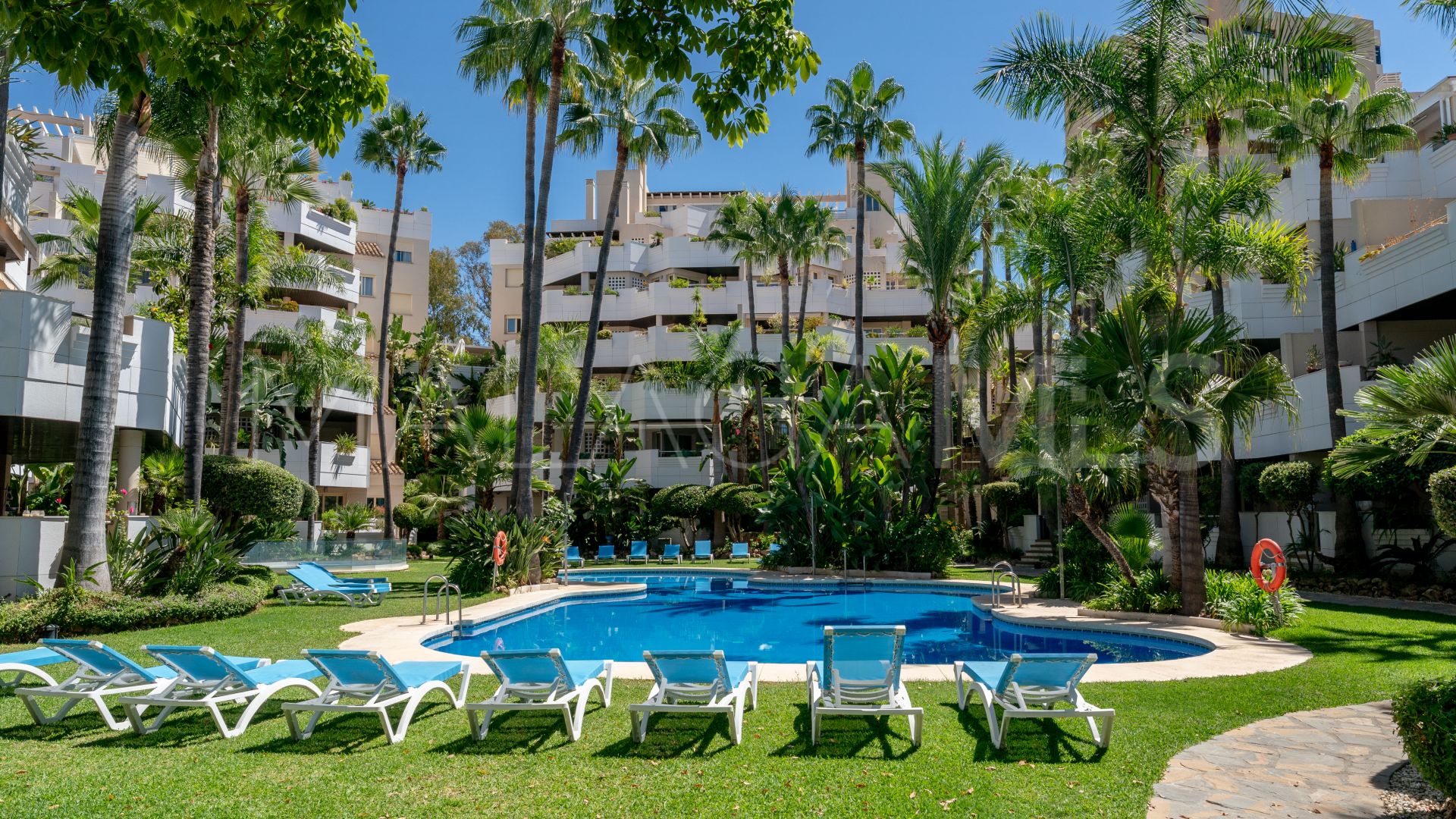 Duplex penthouse for sale in Fuente Aloha