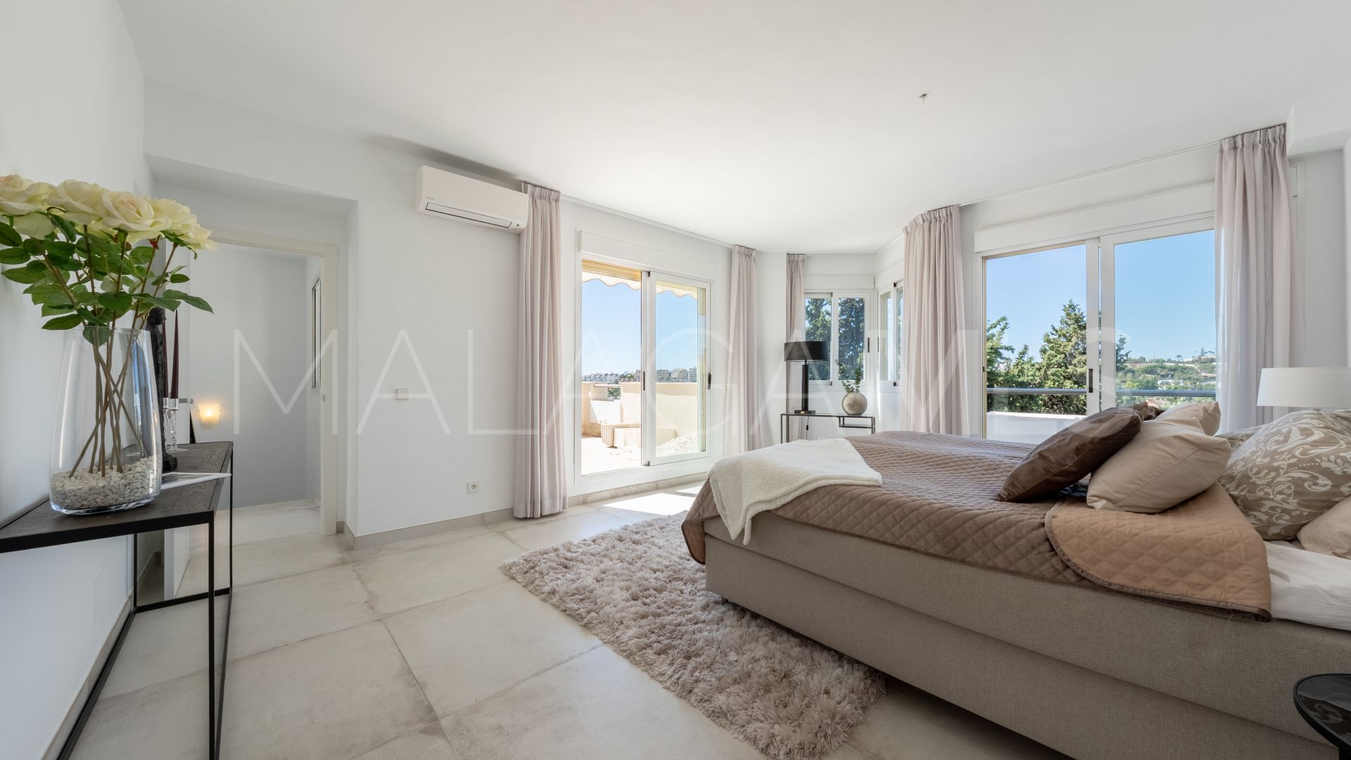 Duplex penthouse for sale in Fuente Aloha