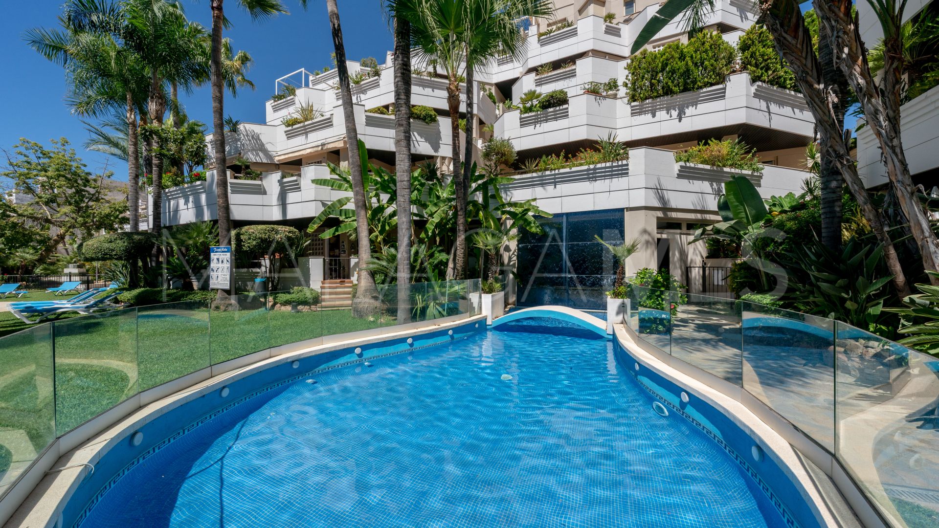 Duplex penthouse for sale in Fuente Aloha