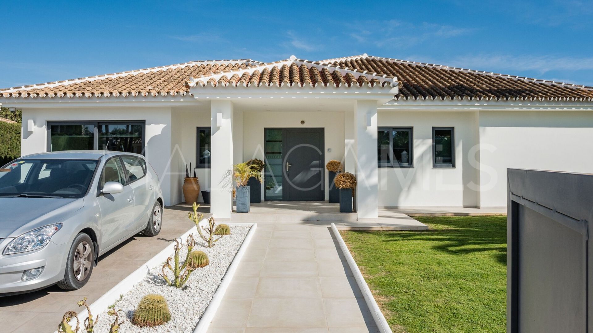 Buy 6 bedrooms villa in Mijas Golf
