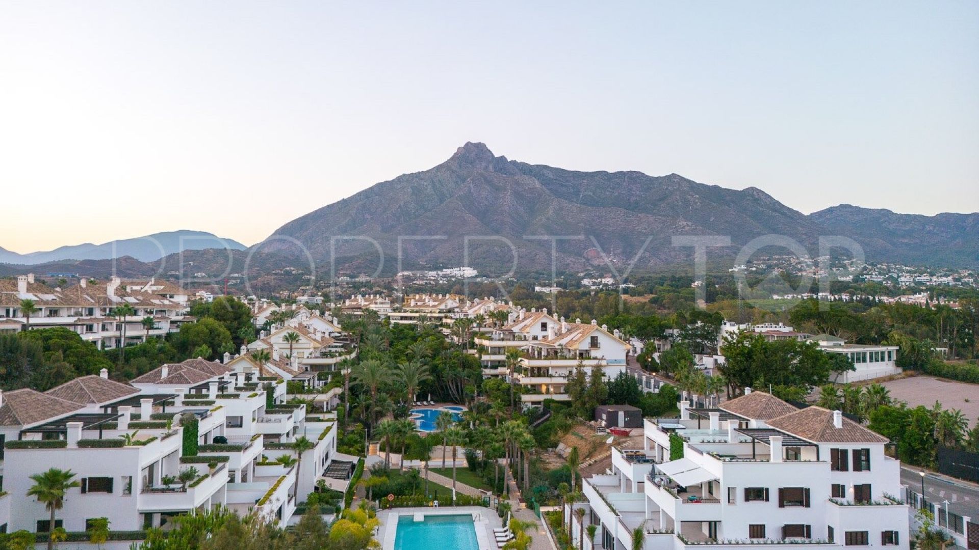 For sale Lomas del Rey penthouse with 3 bedrooms