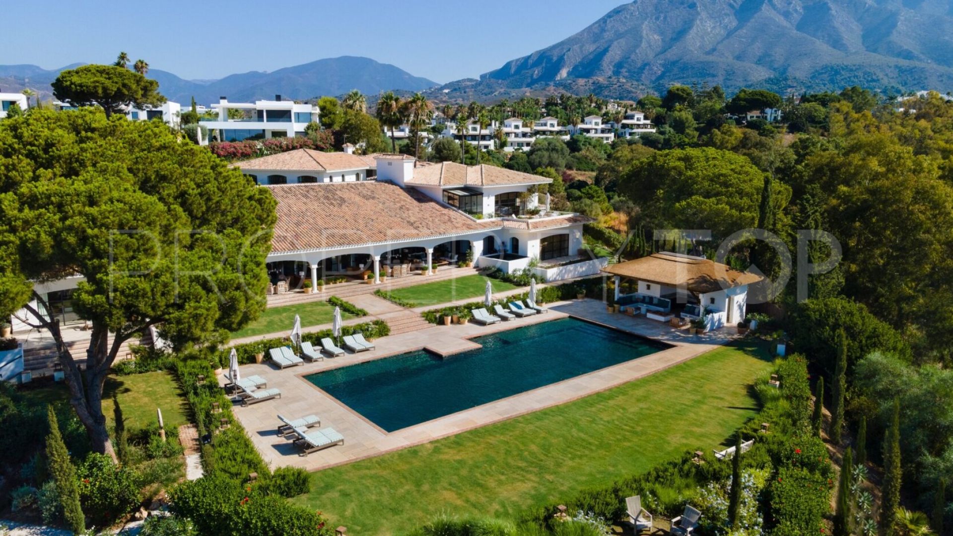 Las Lomas del Marbella Club 16 bedrooms villa for sale