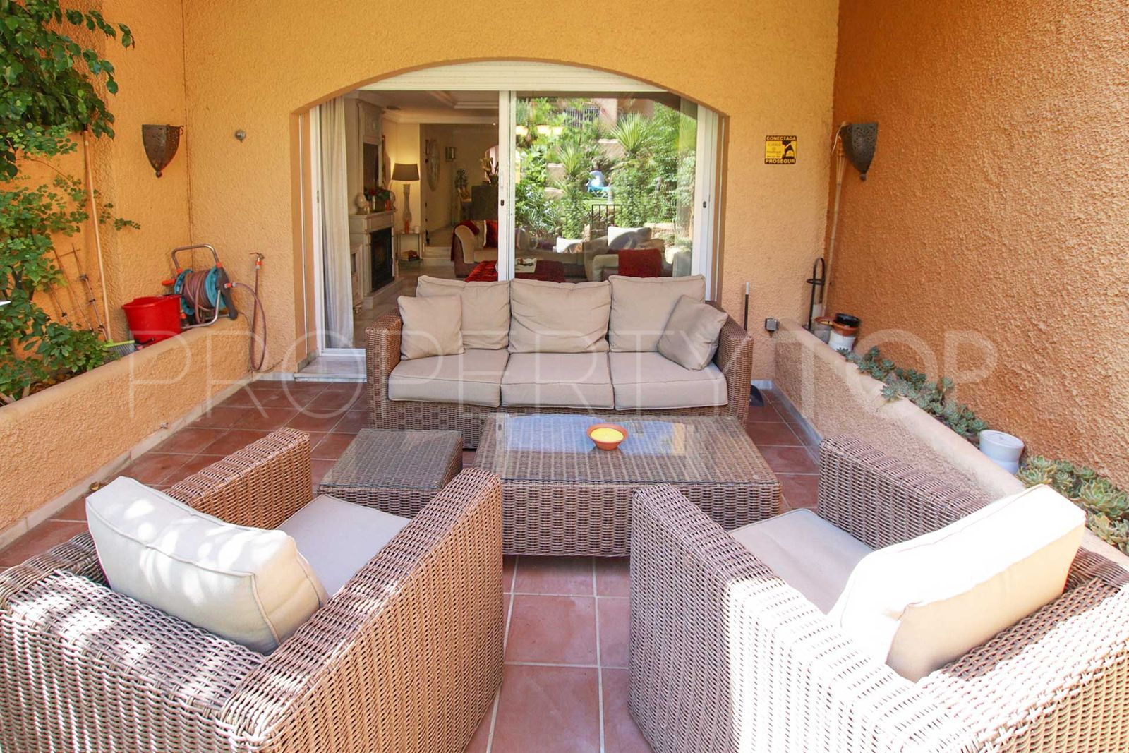 For sale Nueva Andalucia town house with 3 bedrooms