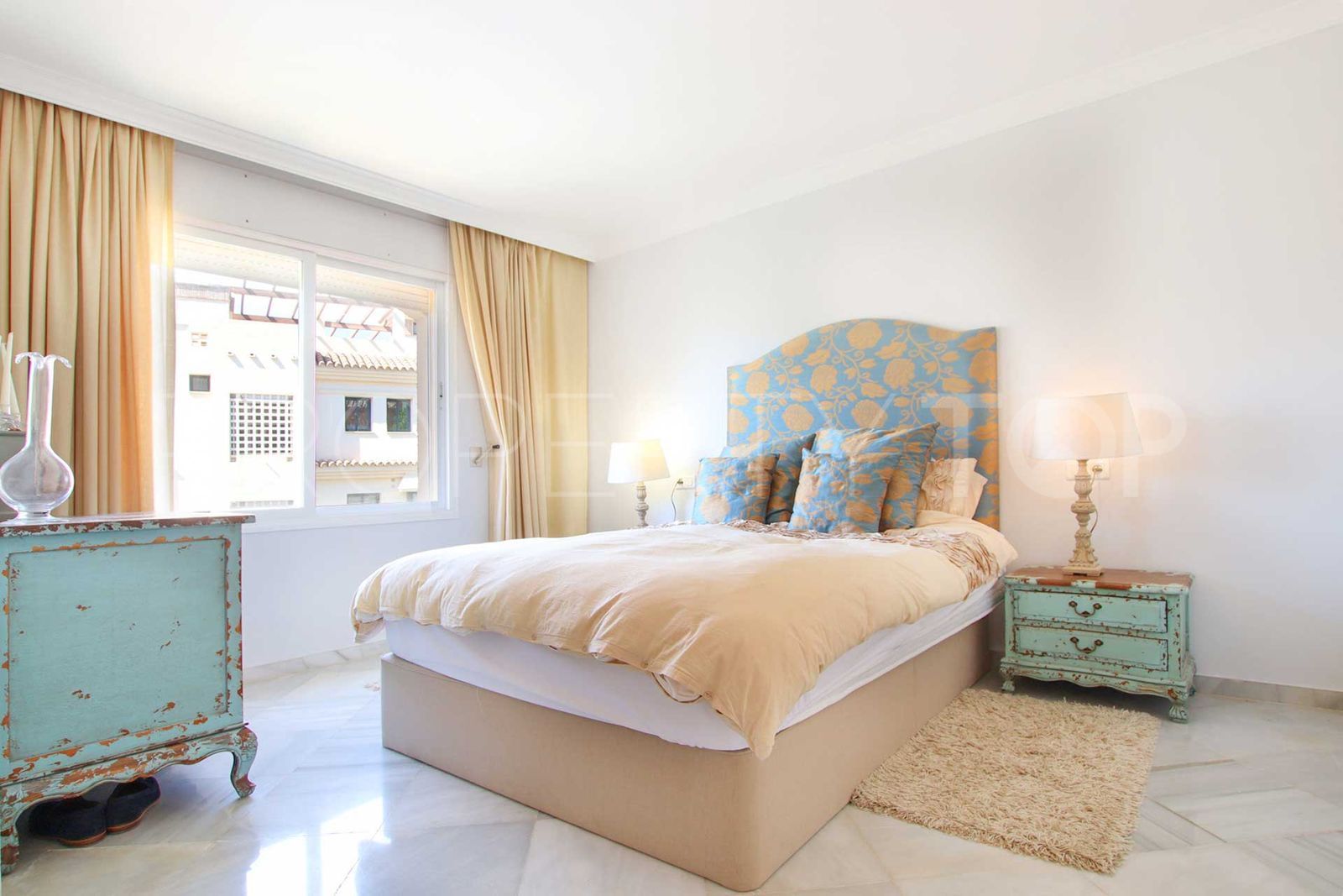 For sale Nueva Andalucia town house with 3 bedrooms