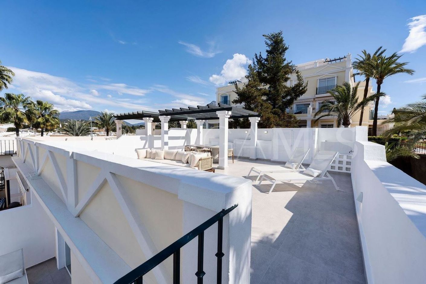 Zweistöckiges penthouse for sale in Aloha Gardens