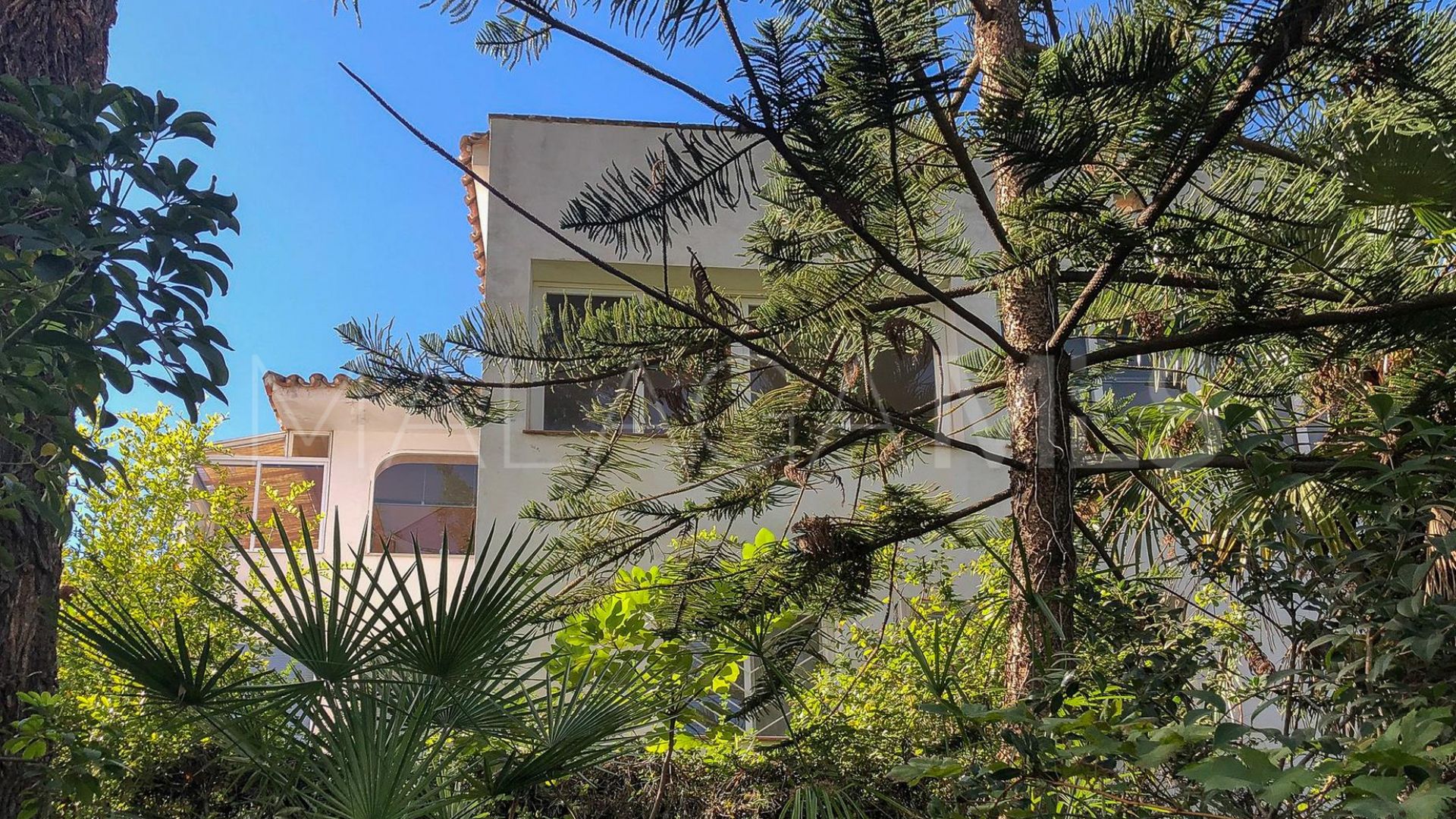 Villa for sale in Benahavis