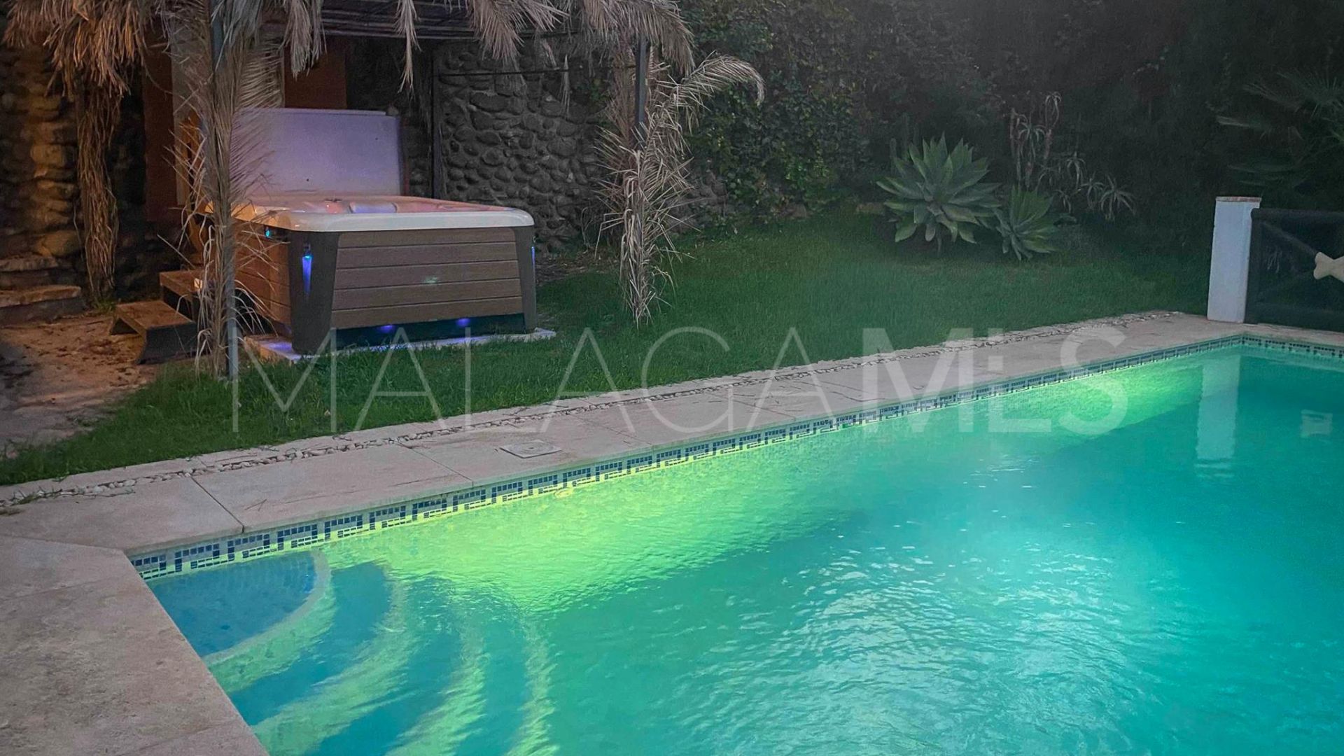 Villa for sale in Benahavis
