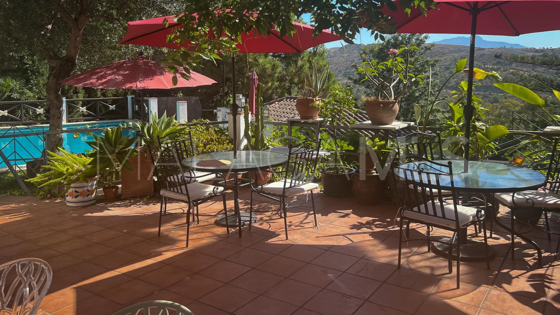 Villa for sale in Benahavis