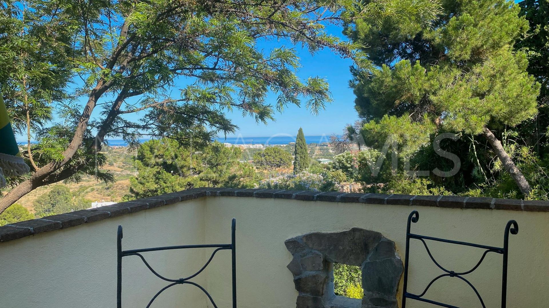 Villa for sale in Benahavis