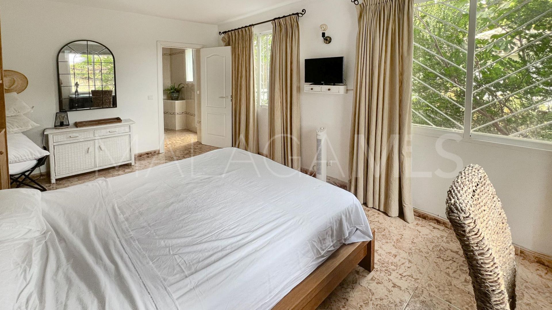 Villa for sale in Benahavis