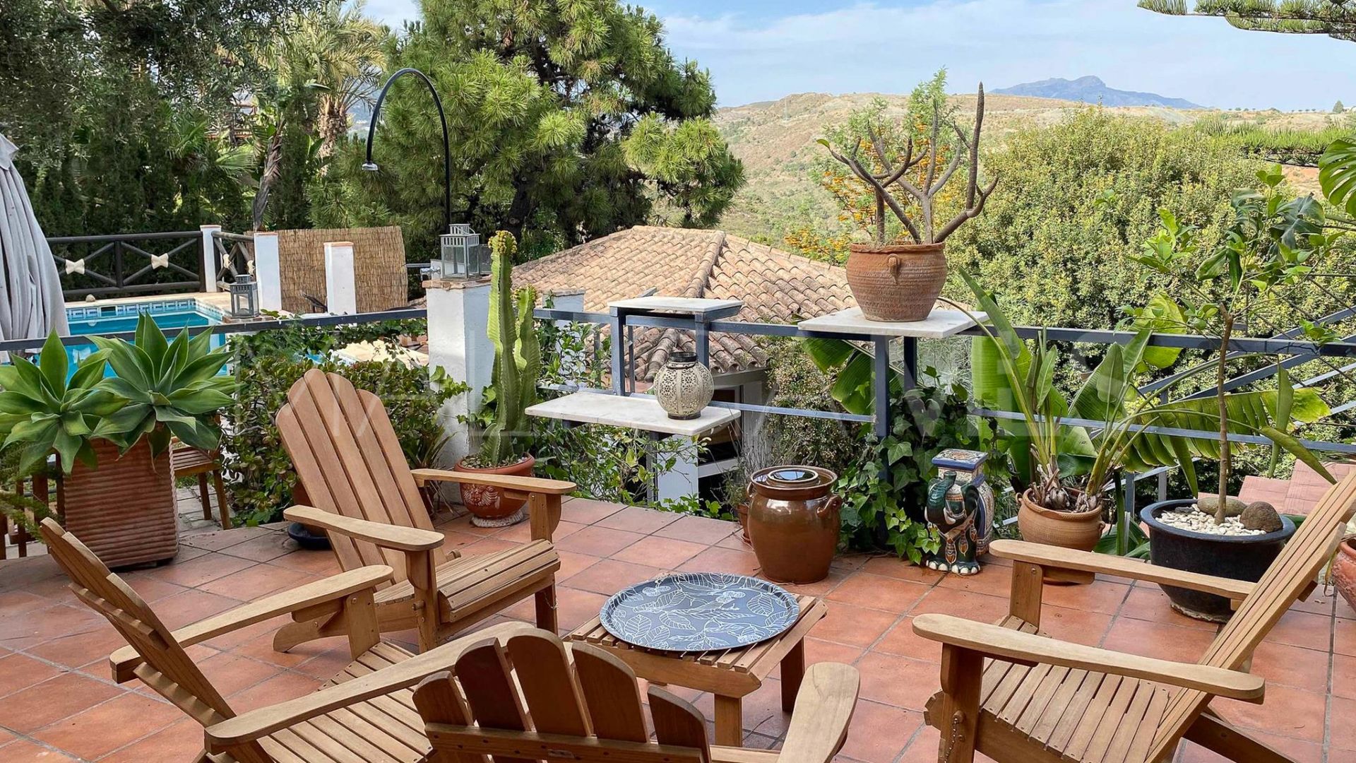 Villa for sale in Benahavis