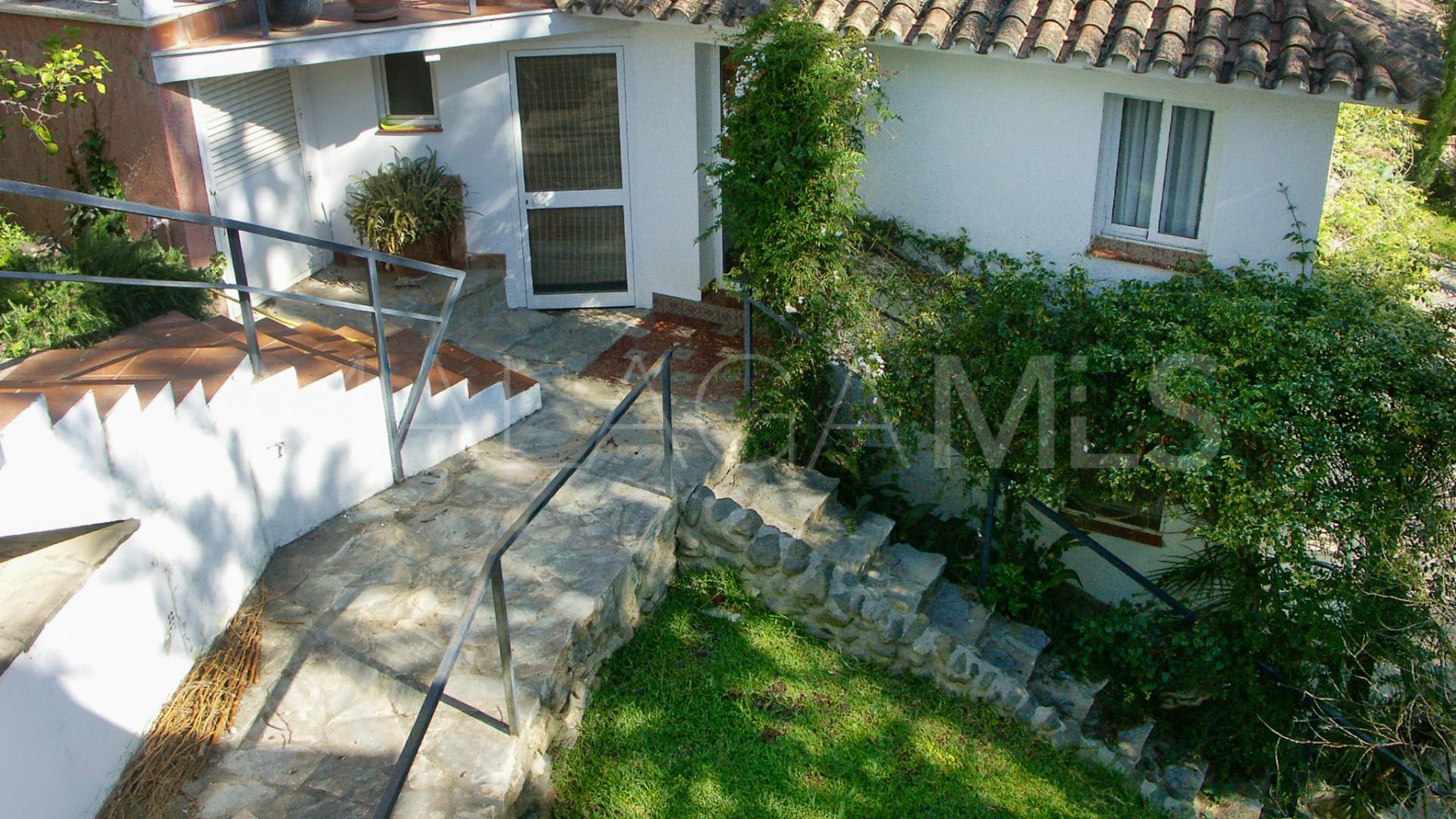 Villa for sale in Benahavis