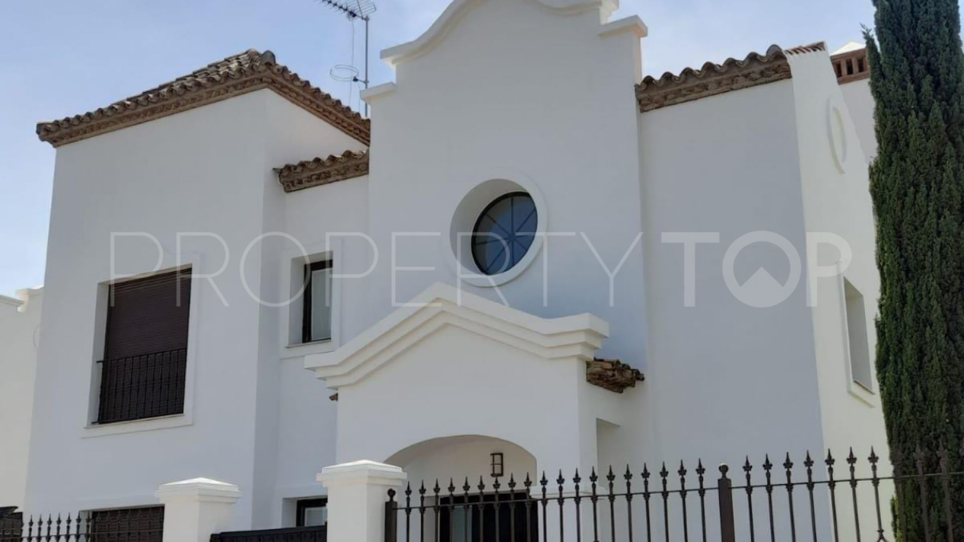 For sale 4 bedrooms villa in Estepona