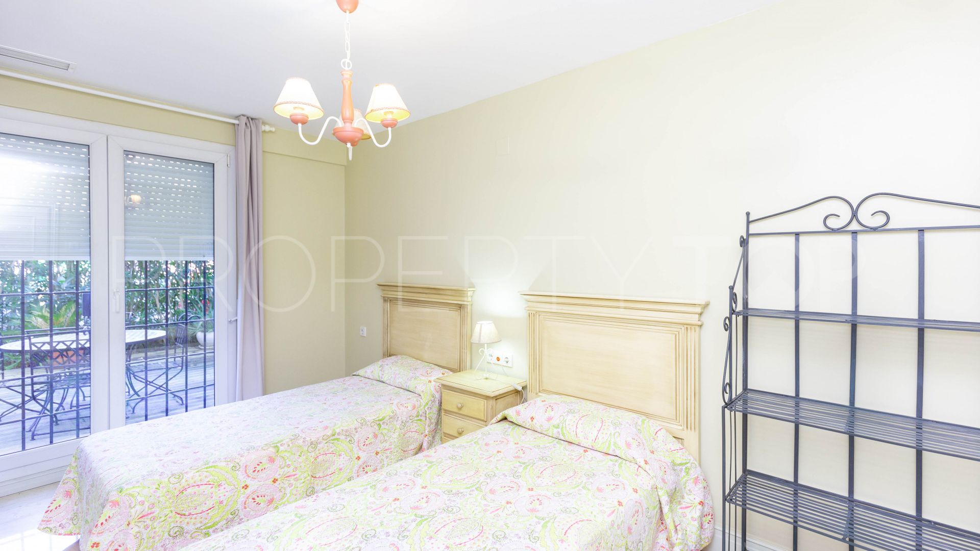 Buy ground floor apartment in Las Cañas with 3 bedrooms
