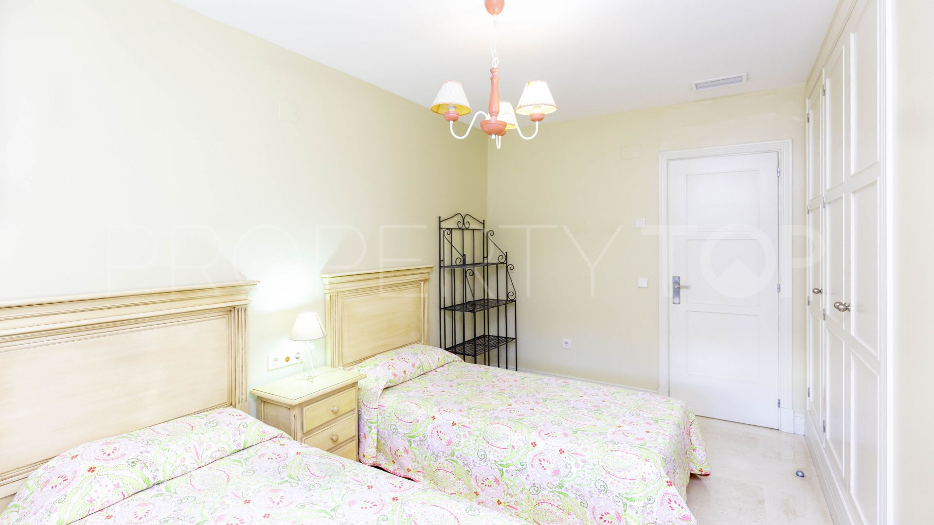 Buy ground floor apartment in Las Cañas with 3 bedrooms