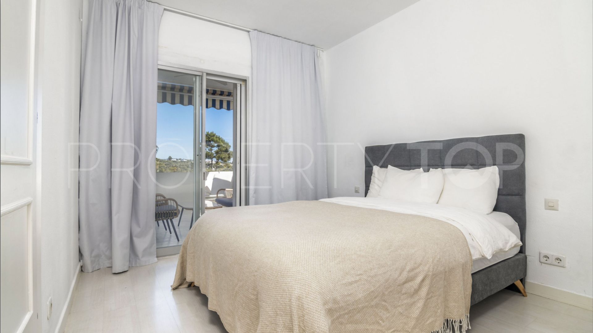 For sale Los Dragos duplex penthouse with 2 bedrooms