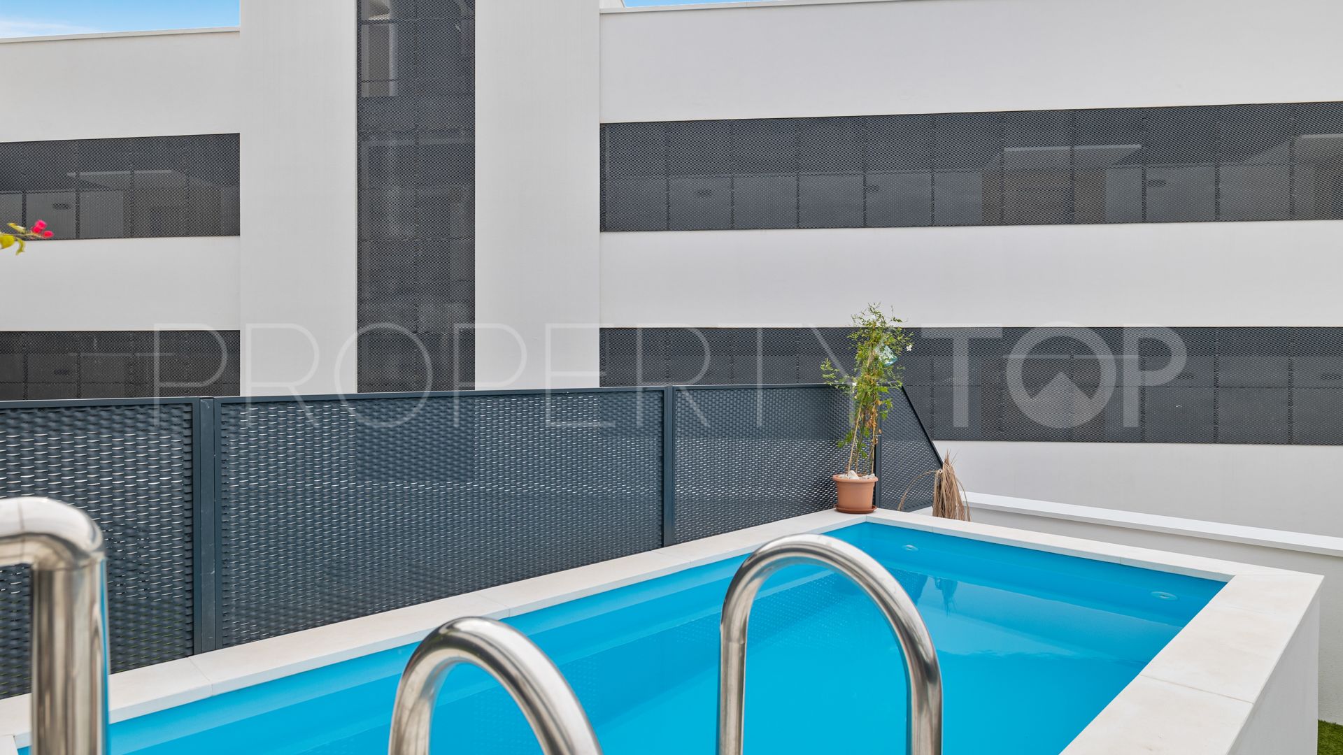 Comprar apartamento en Estepona Centro con 2 dormitorios