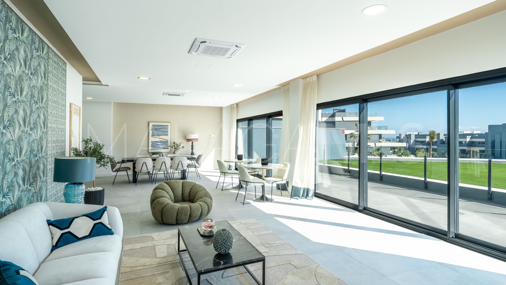 For sale Estepona apartment with 2 bedrooms