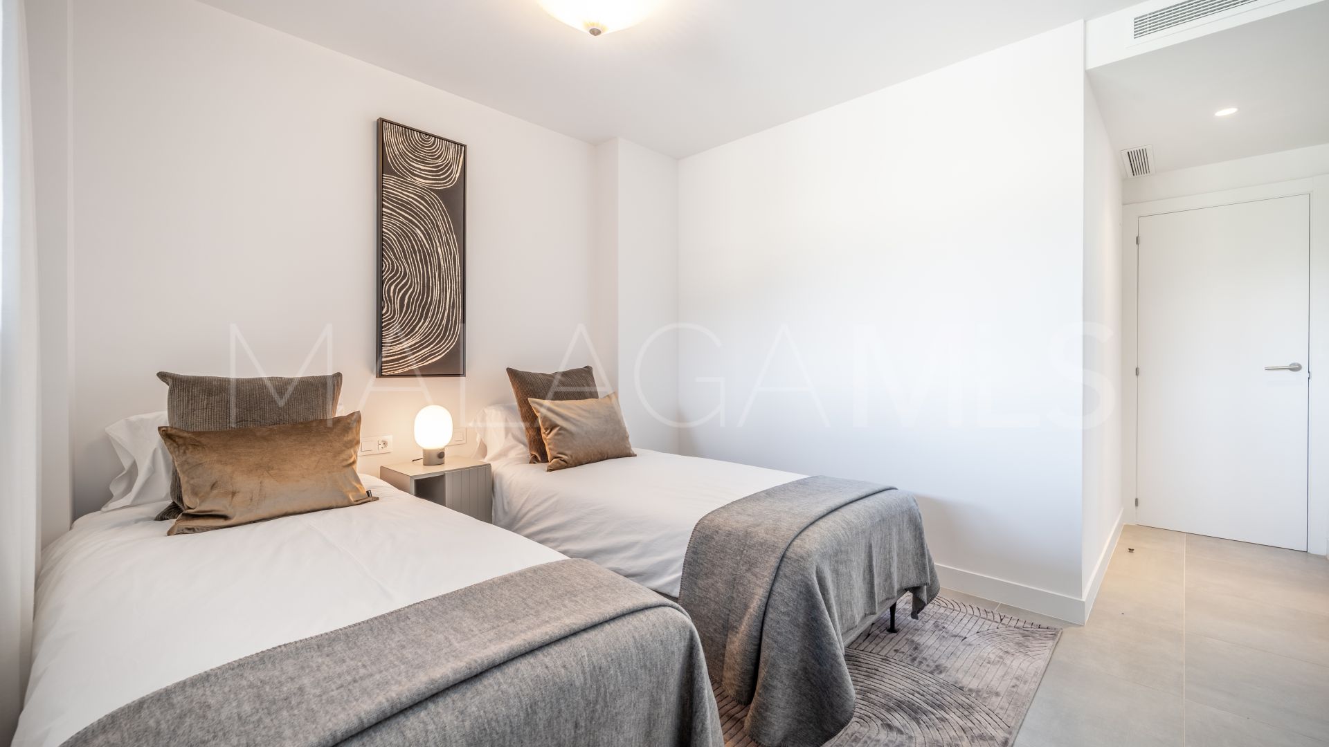 For sale Estepona apartment with 2 bedrooms