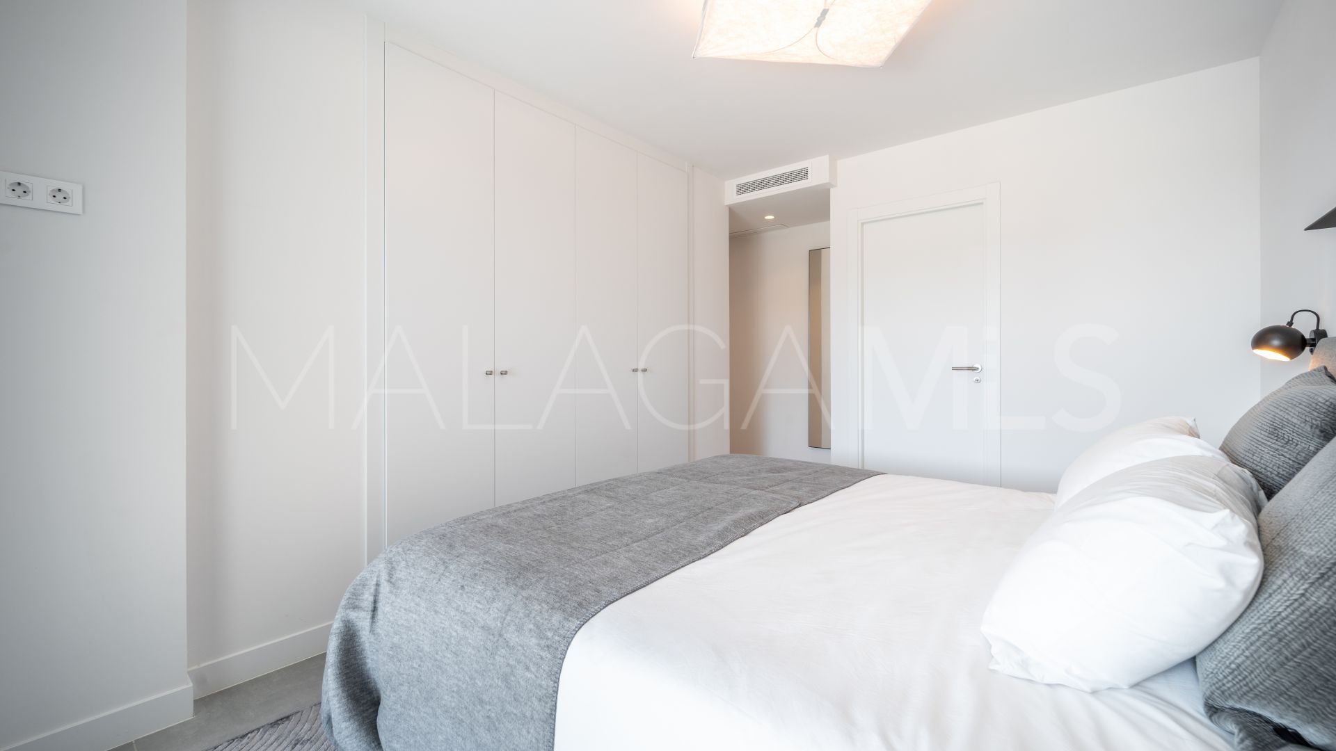 For sale Estepona apartment with 2 bedrooms