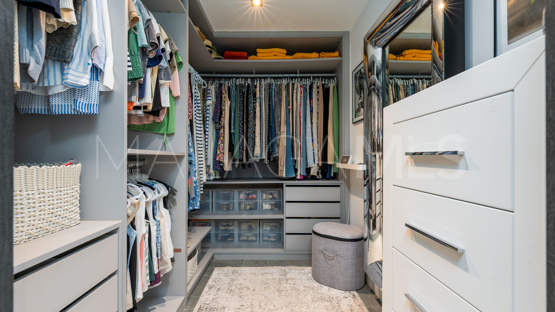 Benahavis apartment for sale