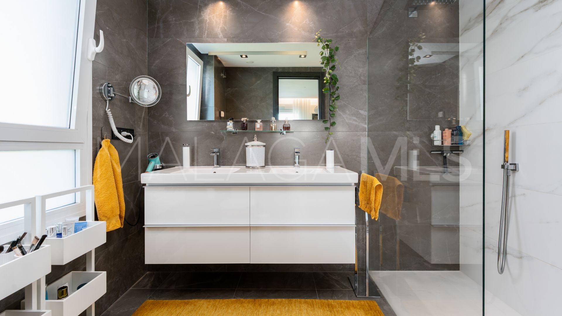 Benahavis apartment for sale