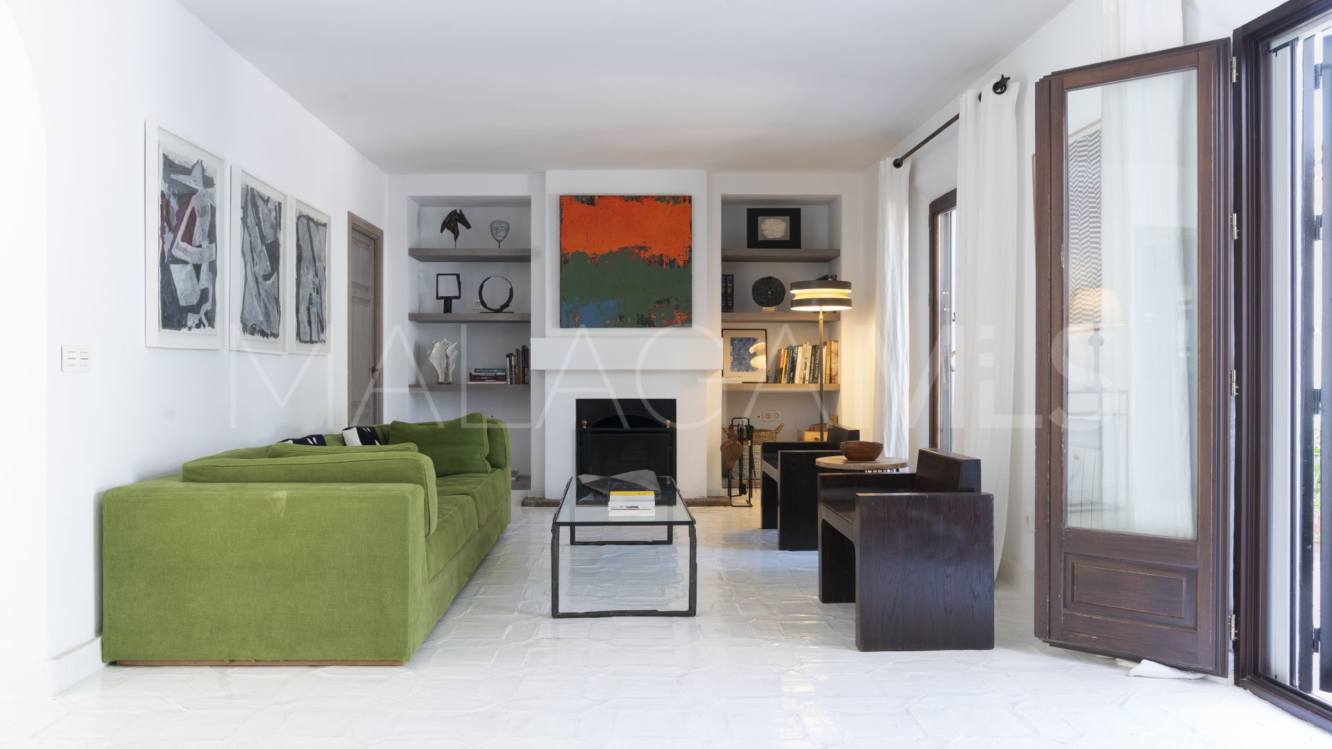 Town house for sale in Golden Mile