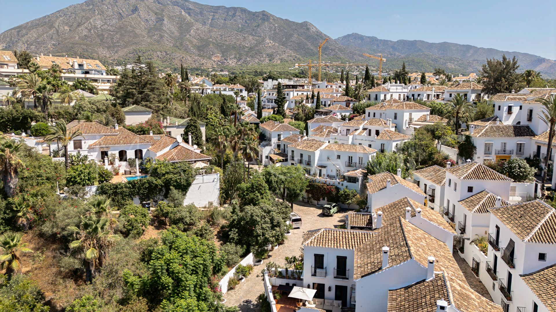 Town house for sale in Golden Mile