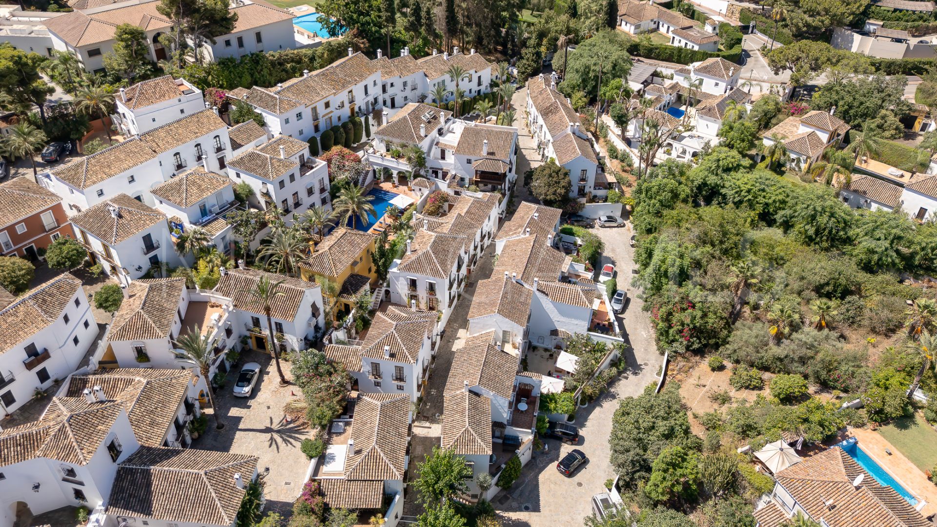 Town house for sale in Golden Mile