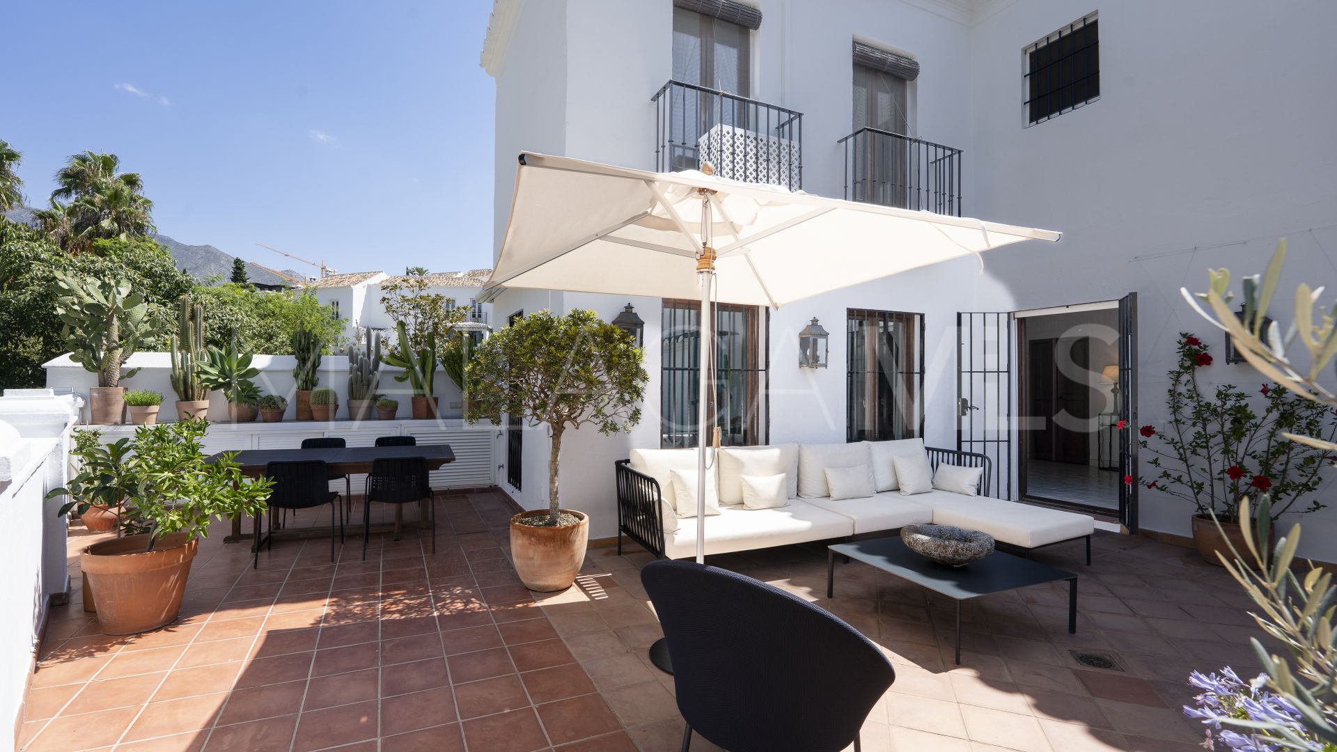 Town house for sale in Golden Mile