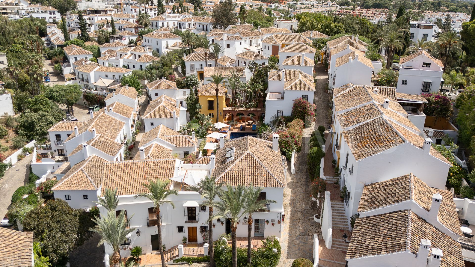 Town house for sale in Golden Mile