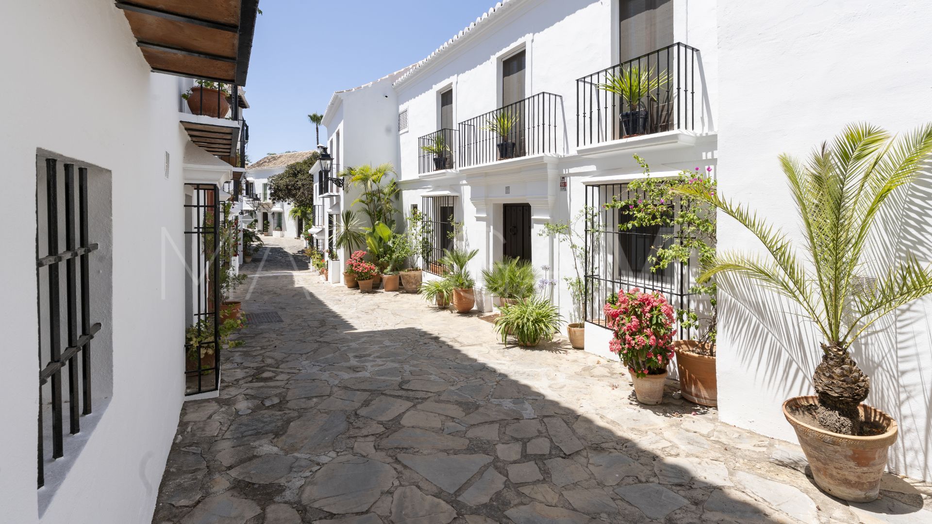 Town house for sale in Golden Mile