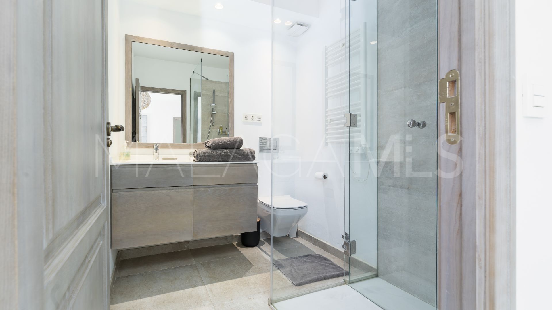Town house for sale in Golden Mile