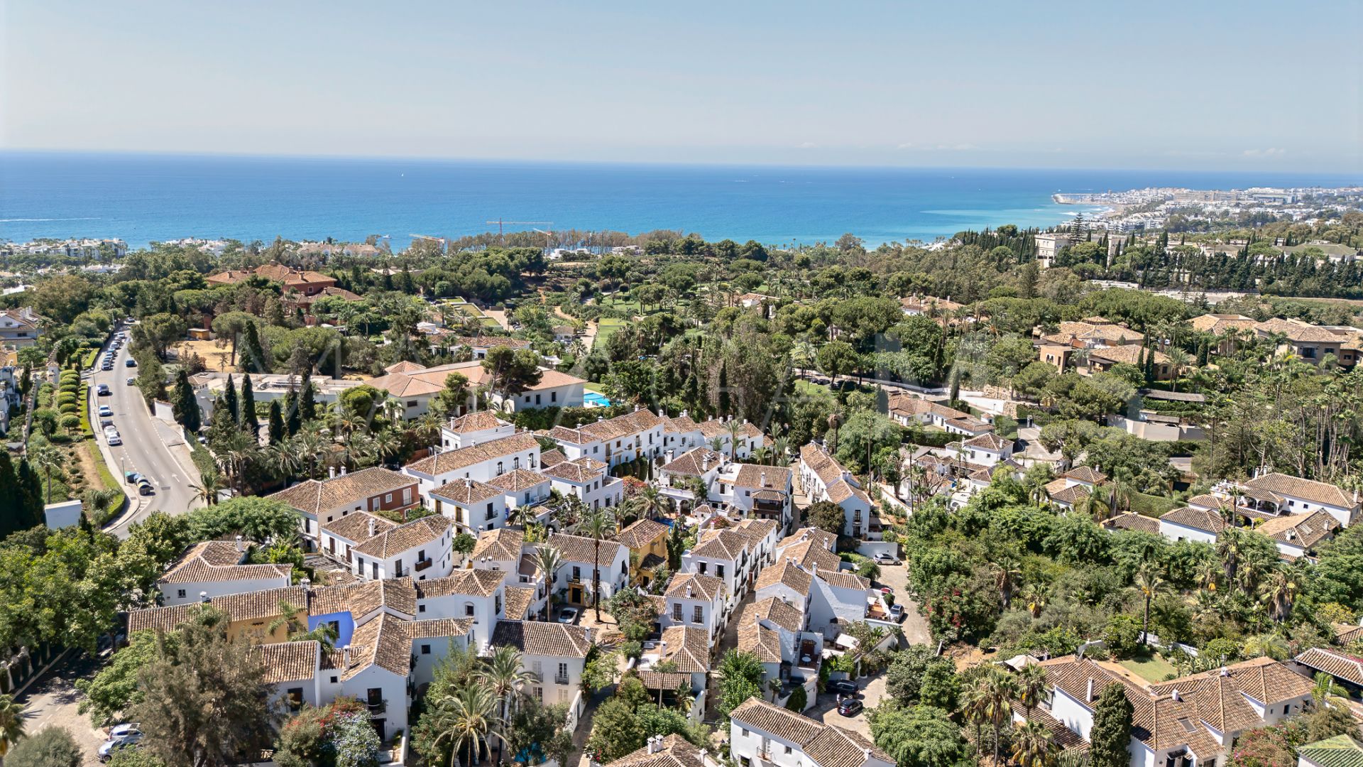 Town house for sale in Golden Mile