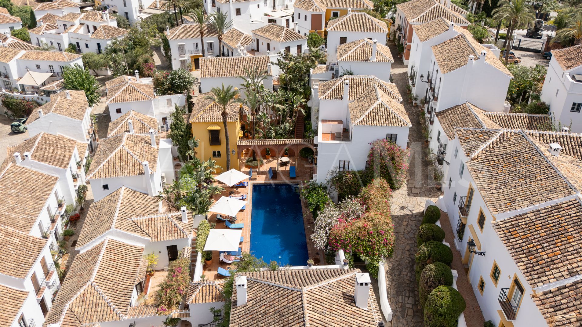 Town house for sale in Golden Mile