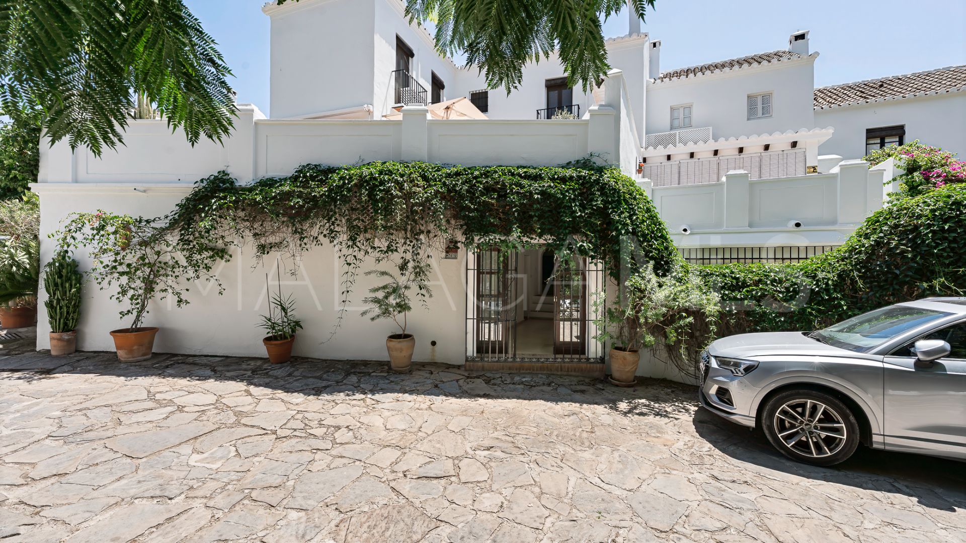 Town house for sale in Golden Mile