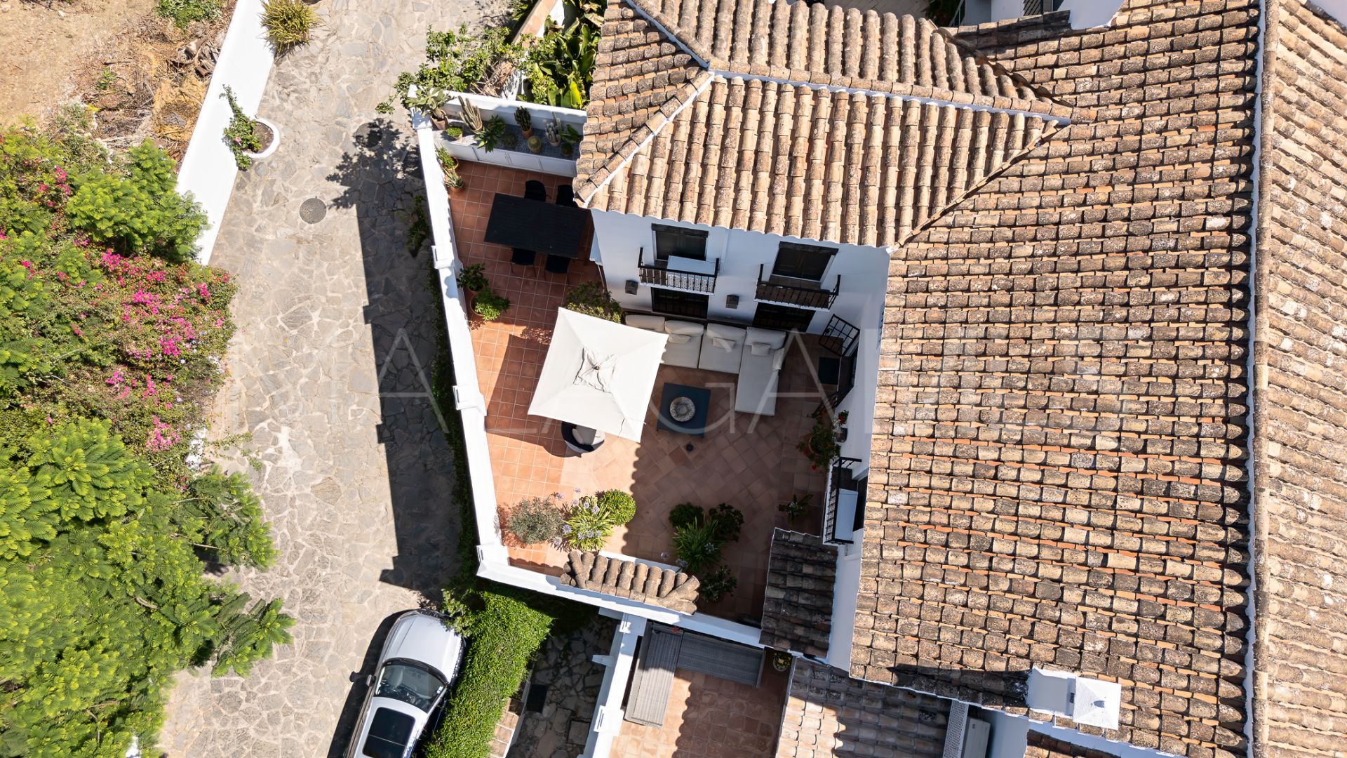 Town house for sale in Golden Mile