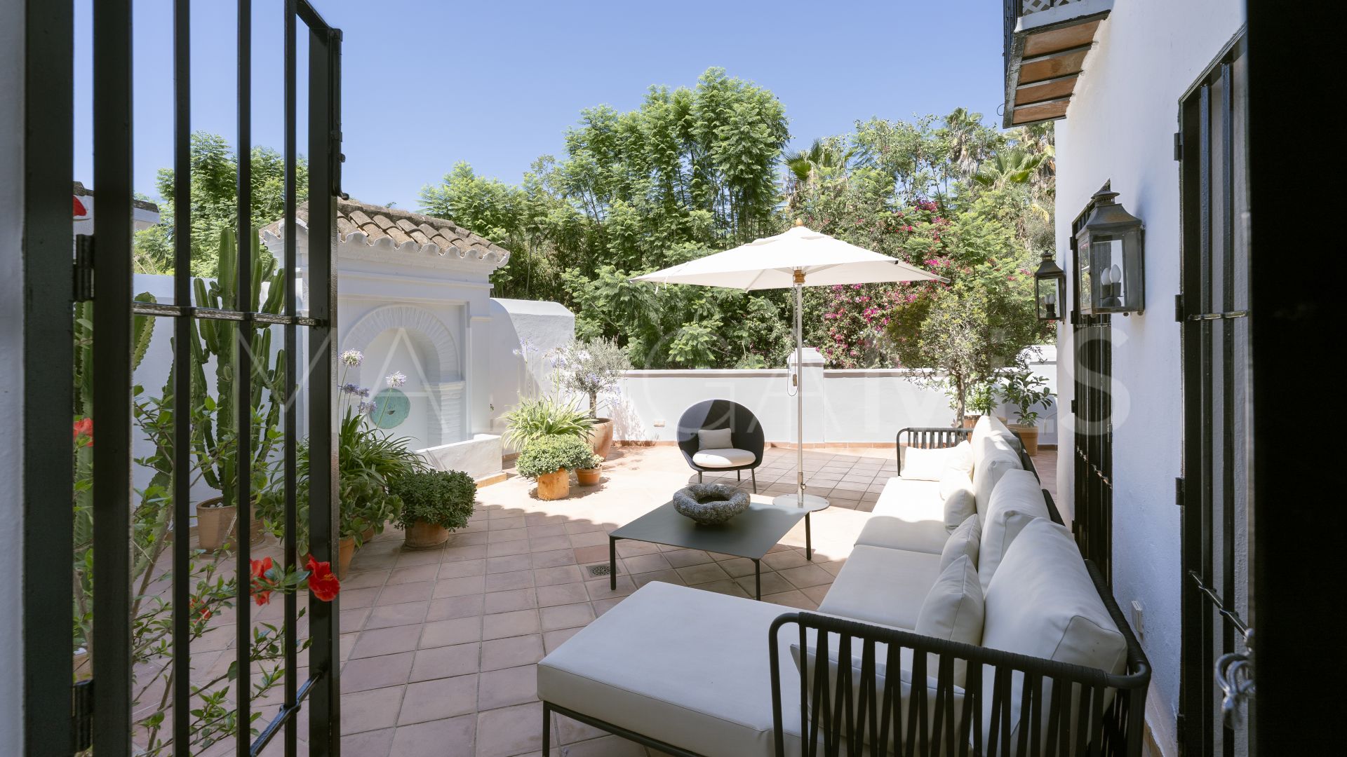 Town house for sale in Golden Mile