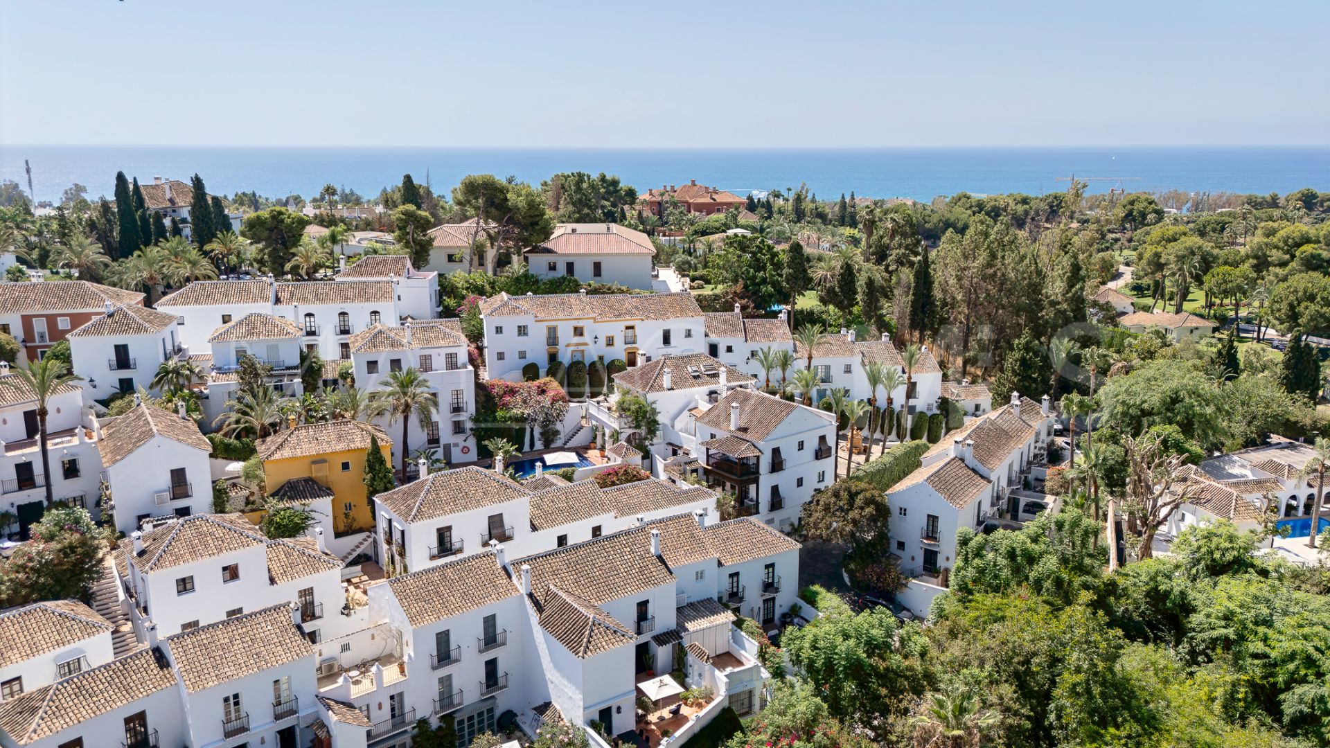 Town house for sale in Golden Mile
