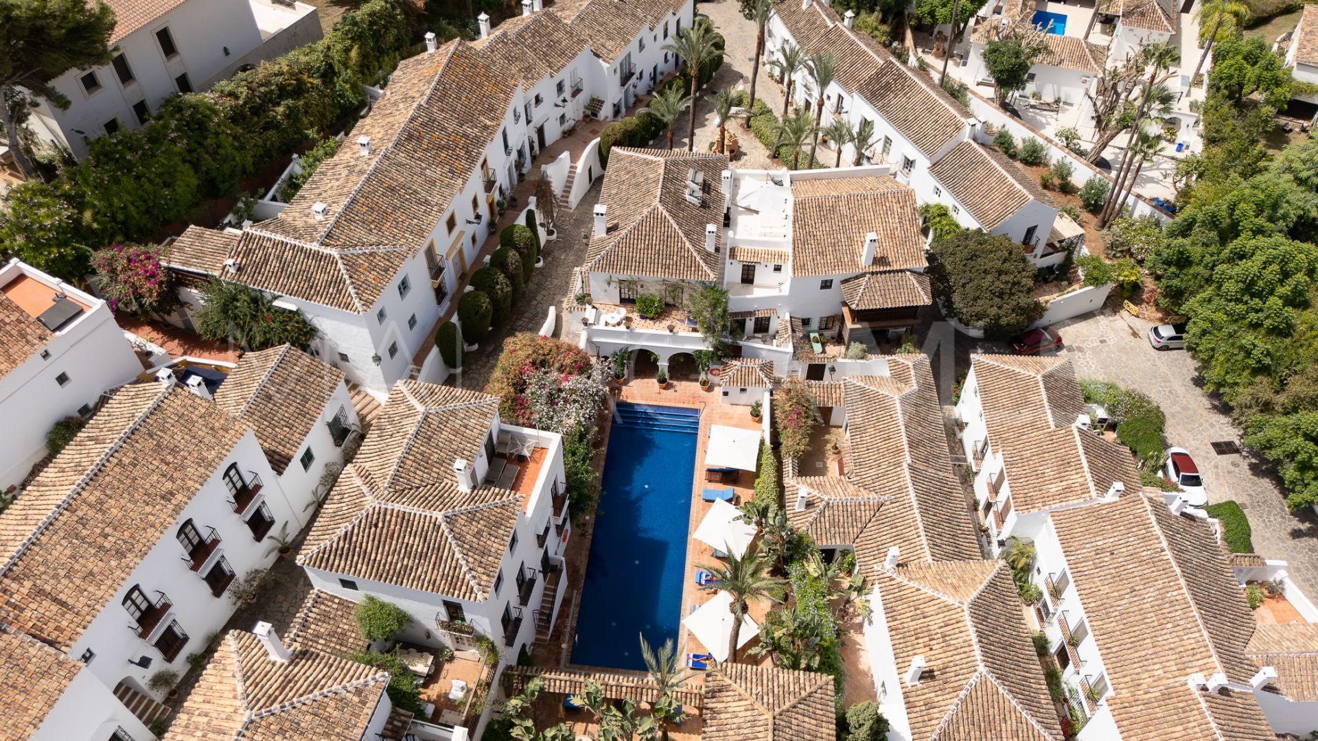 Town house for sale in Golden Mile