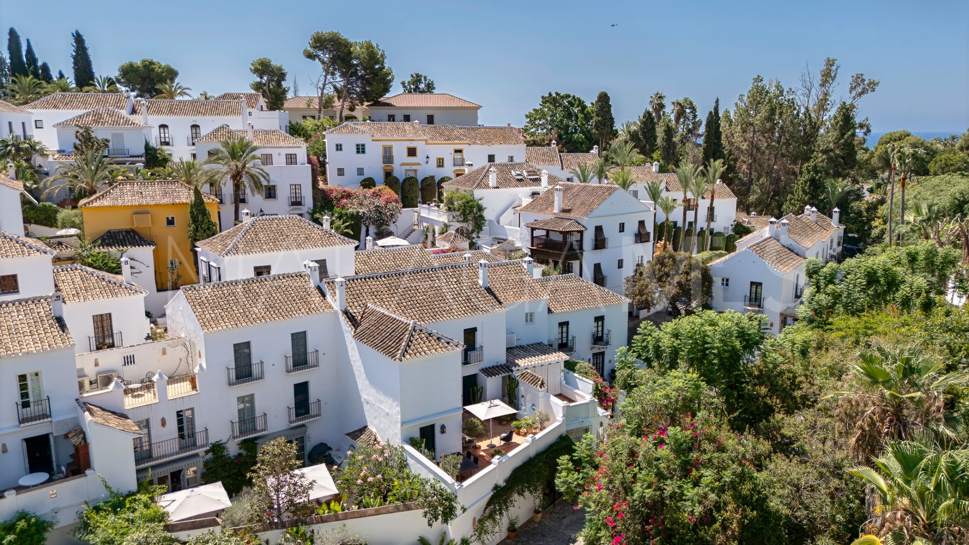Town house for sale in Golden Mile