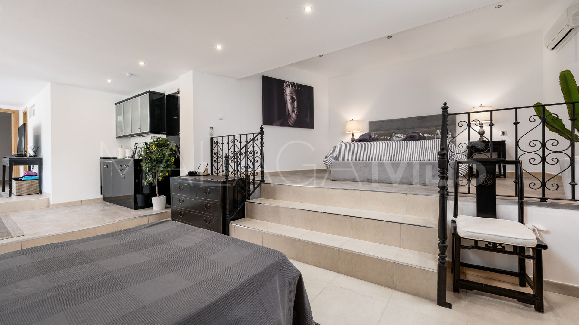 Villa for sale in Elviria