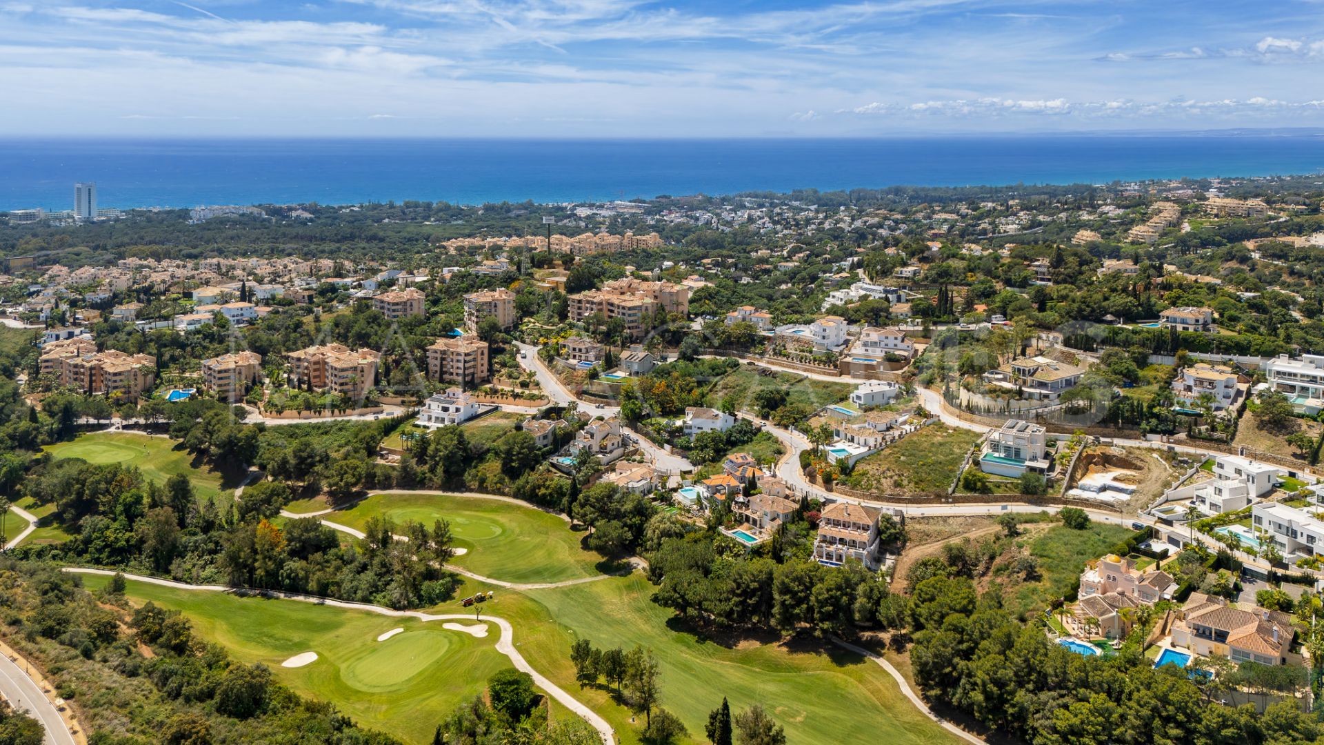 Villa for sale in Elviria
