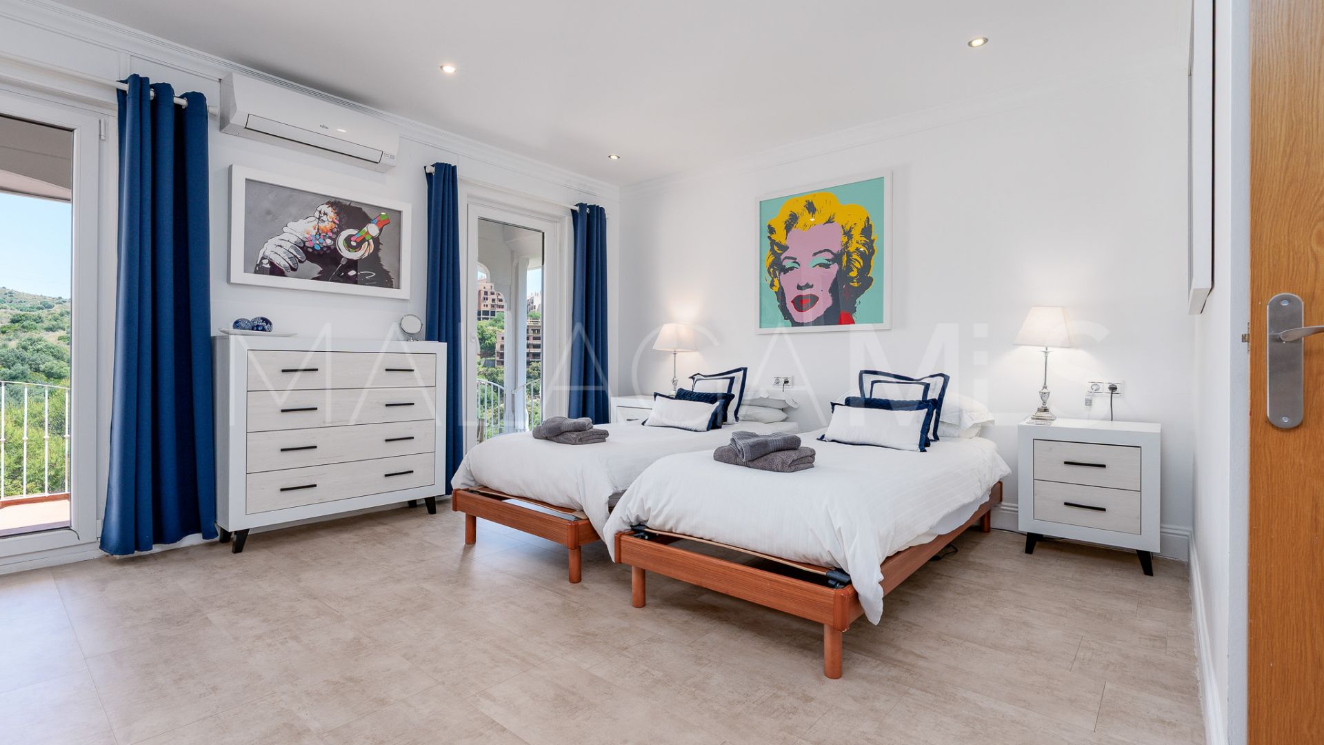 Villa for sale in Elviria