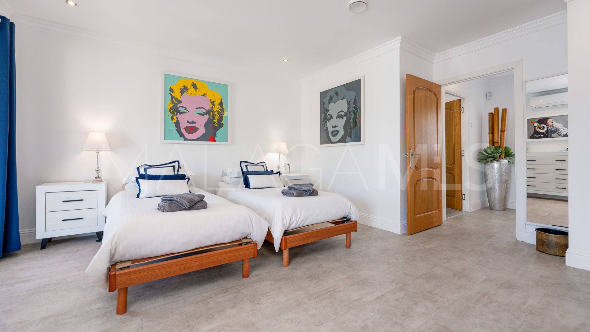 Villa for sale in Elviria