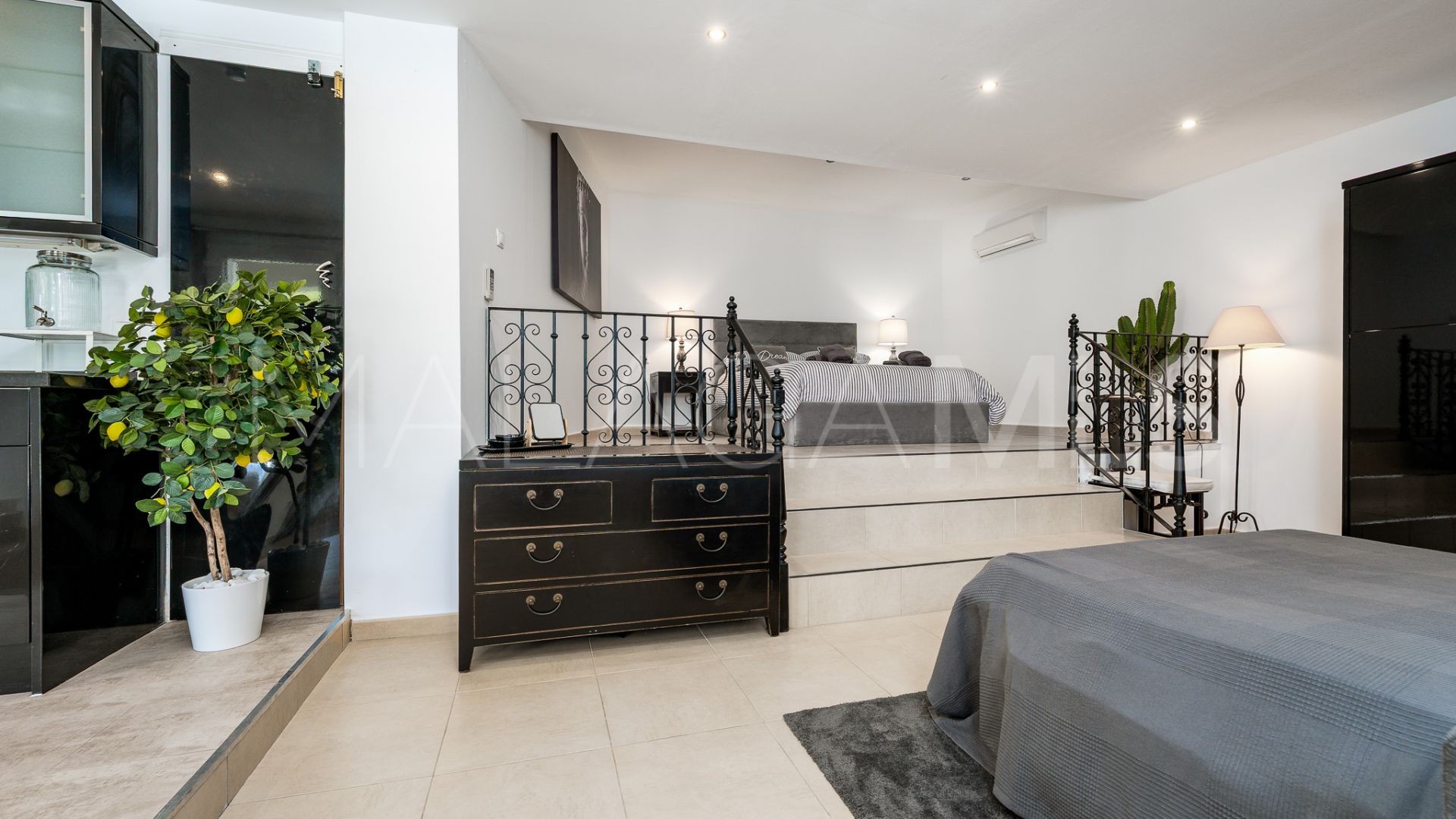 Villa for sale in Elviria