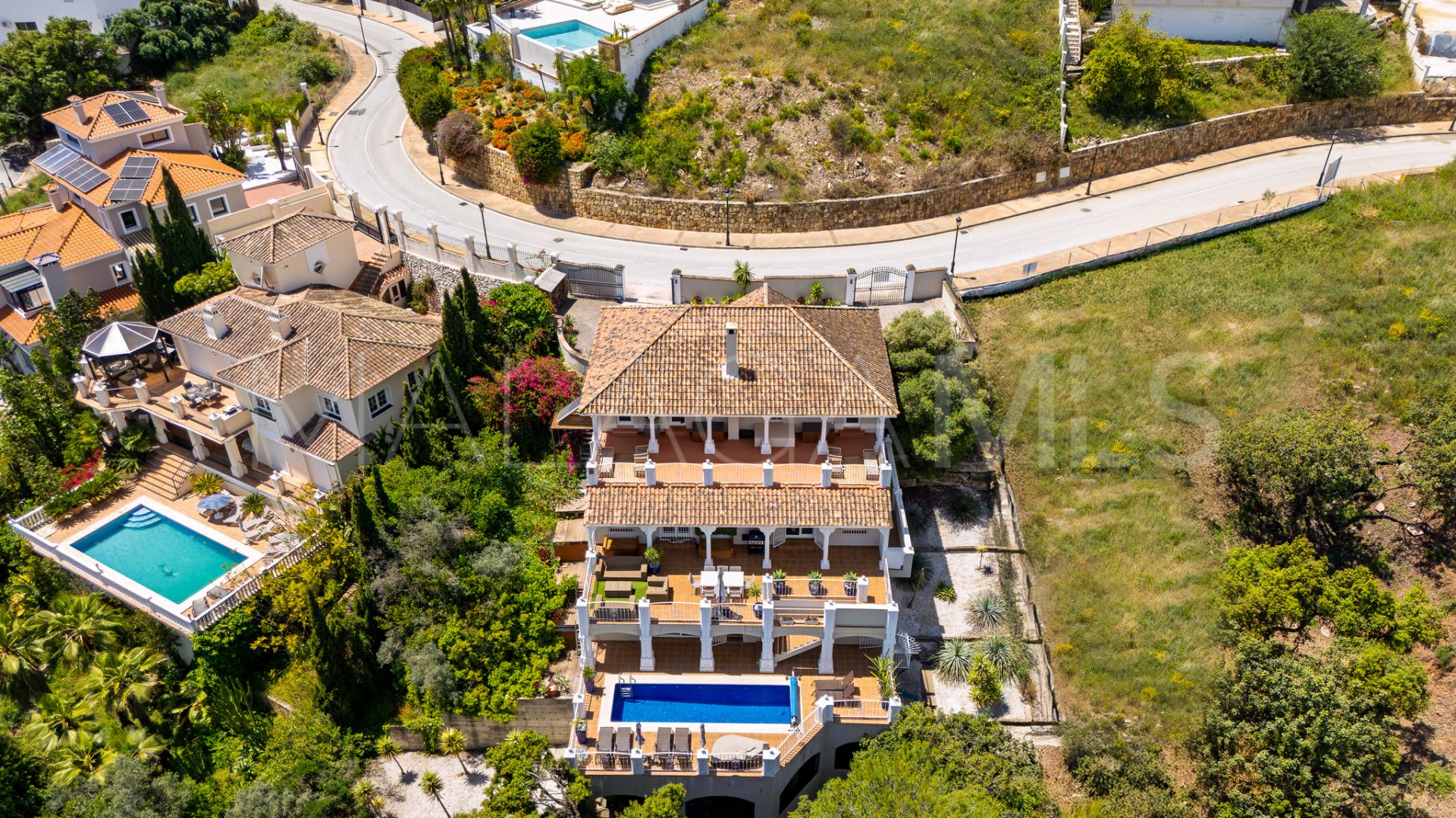 Villa for sale in Elviria