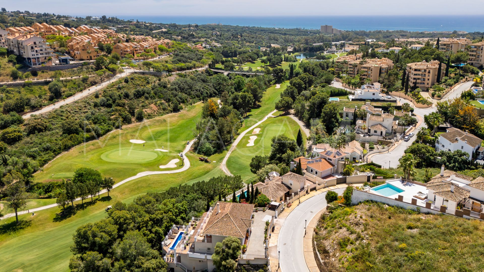 Villa for sale in Elviria