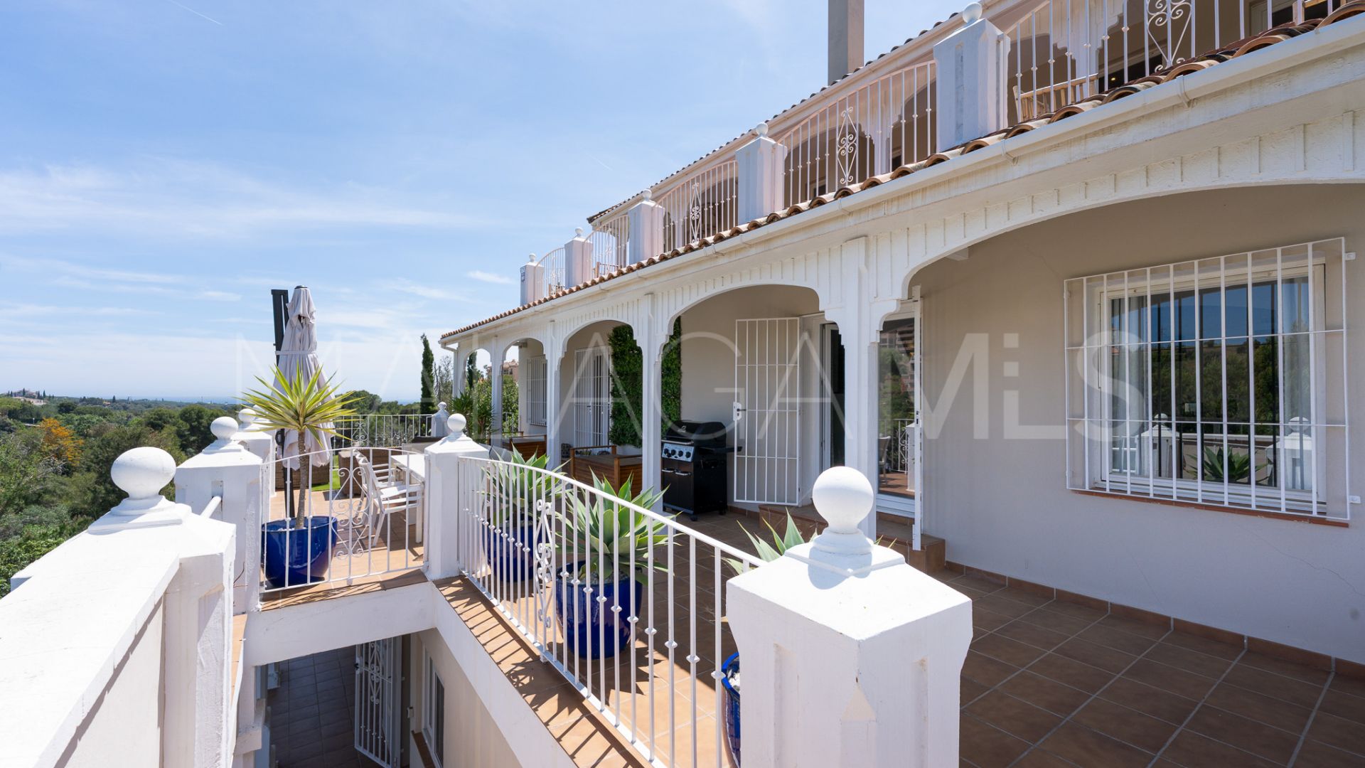 Villa for sale in Elviria